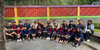 Siswa MAN 2 Ciamis Ikut Aksi “Pers Peduli Alam Lestari”, Tebar 150 Ribu Bibit Ikan yang Digagas PWI Kab Ciamis