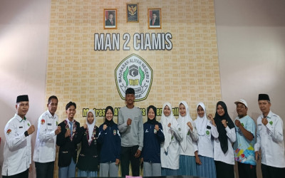 Kepala MAN 2 Ciamis Lepas Delegasi ke Ajang OMI, Popda Voli Pasir, dan Student Camp